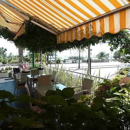 Hotel Girasole Frontemare 3*