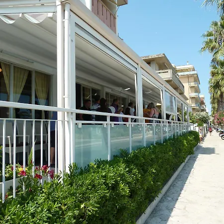 Ξενοδοχείο Girasole Frontemare 3*