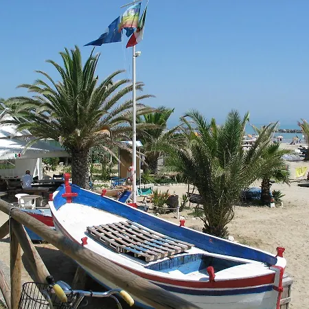 Ξενοδοχείο Girasole Frontemare 3*