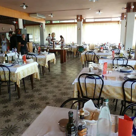 Hotel Girasole Frontemare 3*