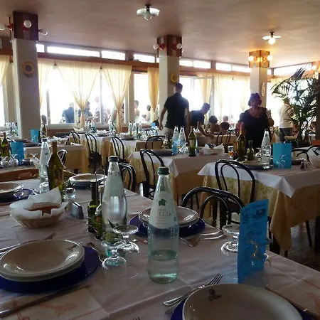 Ξενοδοχείο Girasole Frontemare 3*