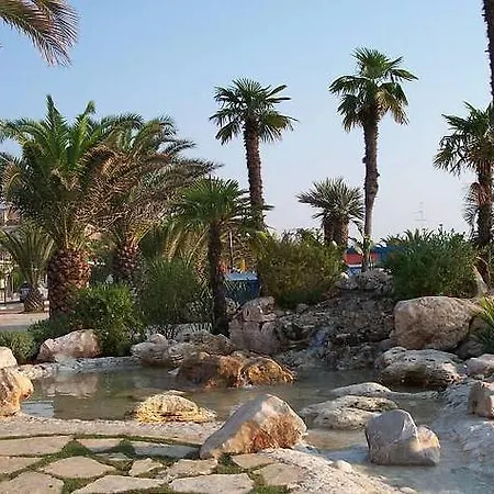 Ξενοδοχείο Girasole Frontemare 3*