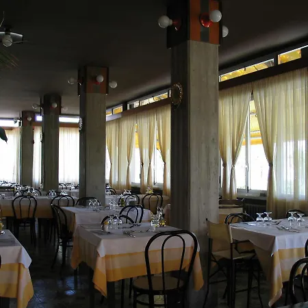 Ξενοδοχείο Girasole Frontemare 3*