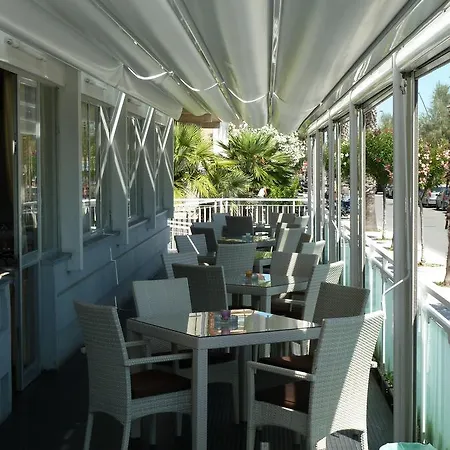 Hotel Girasole Frontemare 3*