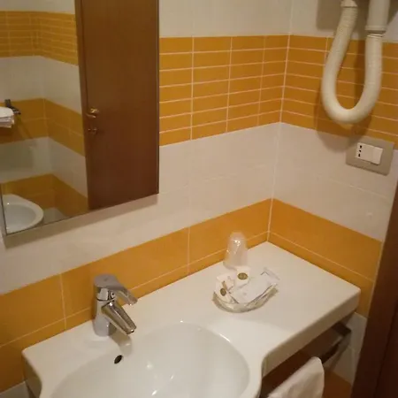 Ξενοδοχείο Girasole Frontemare 3*