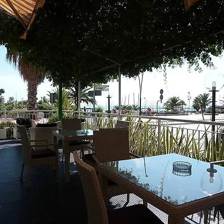 Hotel Girasole Frontemare 3*