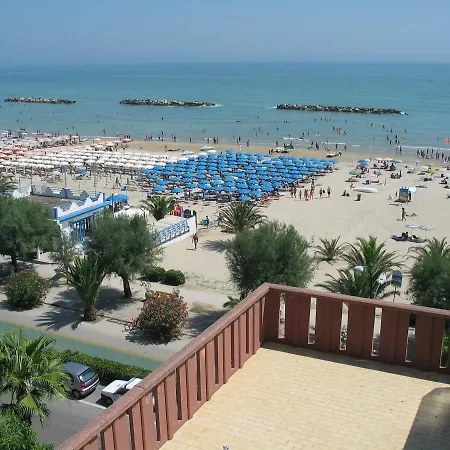 Szálloda Girasole Frontemare 3*