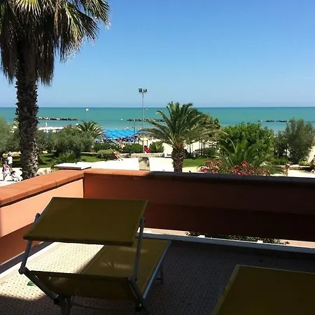 Hotel Girasole Frontemare 3*