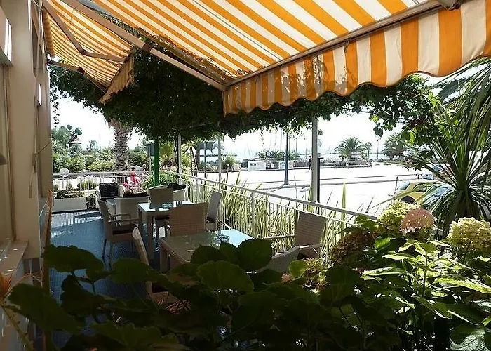 מלון Girasole Frontemare 3*