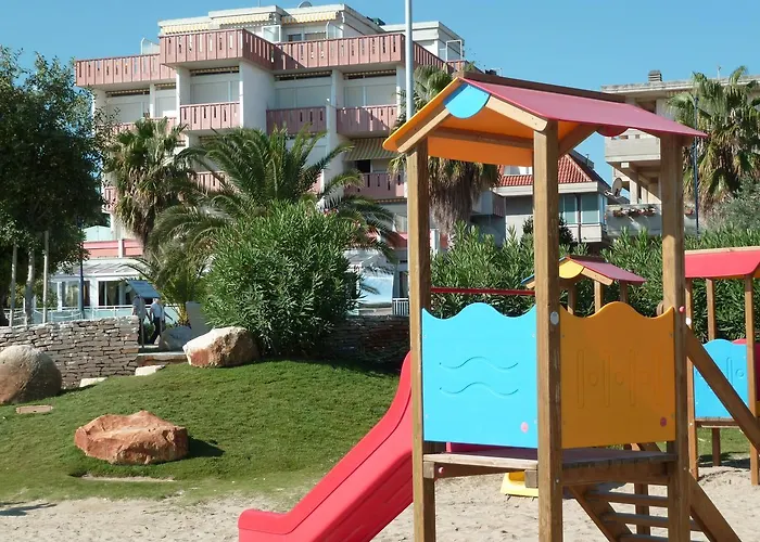 מלון Girasole Frontemare 3*