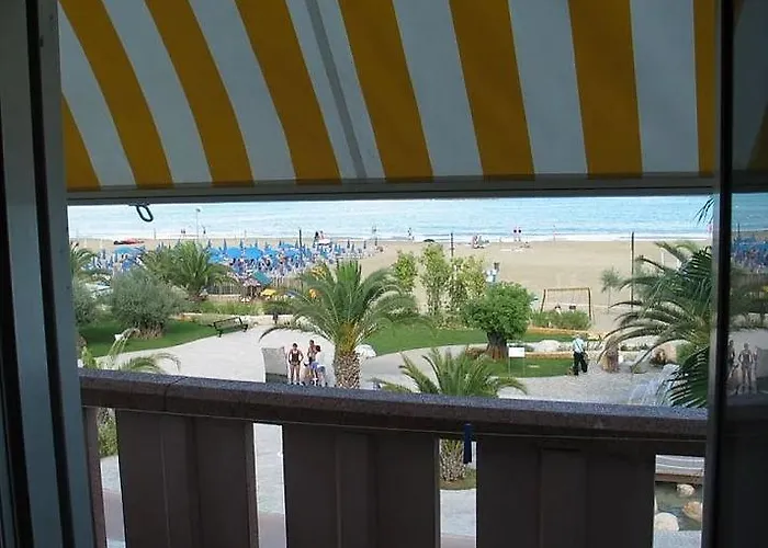 Girasole Frontemare 3* סן בנדטו דל טרנטו