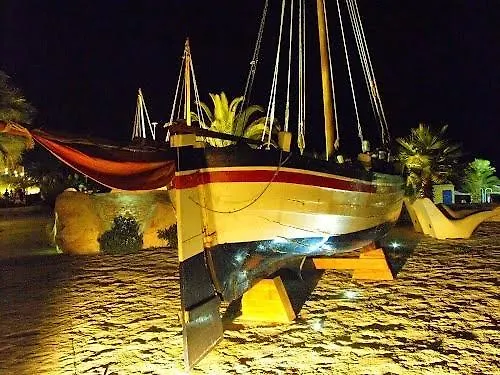 מלון Girasole Frontemare 3*