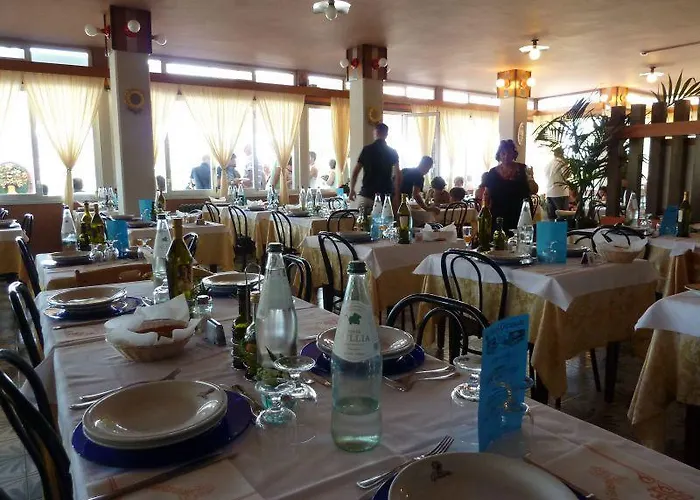 מלון Girasole Frontemare 3*