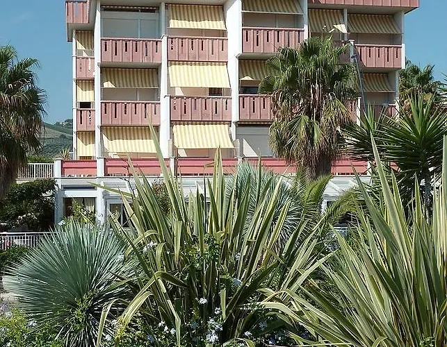 Girasole Frontemare 3* סן בנדטו דל טרנטו