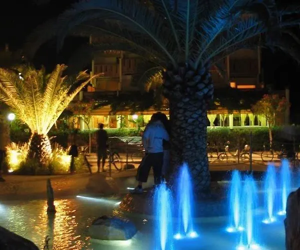 מלון Girasole Frontemare 3*