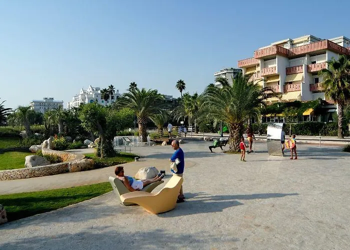 מלון Girasole Frontemare 3*