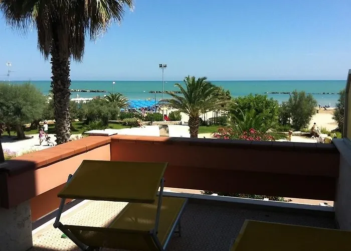 מלון Girasole Frontemare 3*